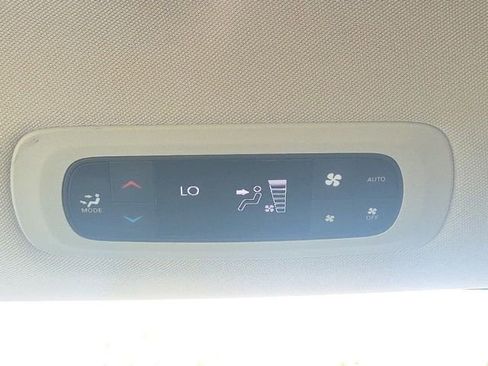 Used 2023 Chrysler Pacifica Touring-L FWD image 20