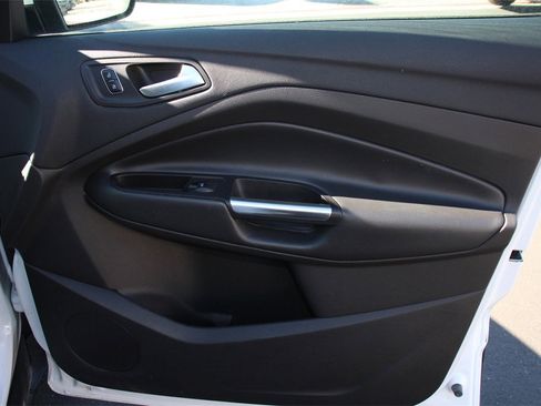 Certified 2018 Ford Escape SE image 28