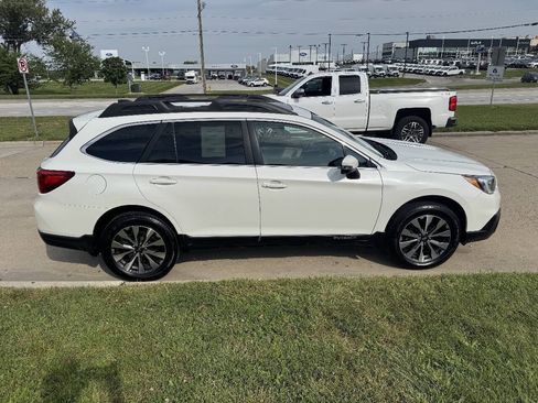 Used 2017 Subaru Outback 2.5i Limited AWD/4WD image 6