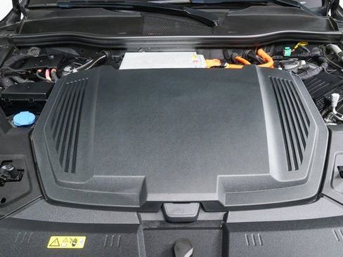 Used 2019 Audi e-tron Prestige w/ Prestige Package image 34