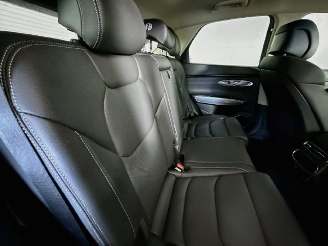 Used 2023 Genesis GV70 2.5T w/ Select Package AWD/4WD image 26