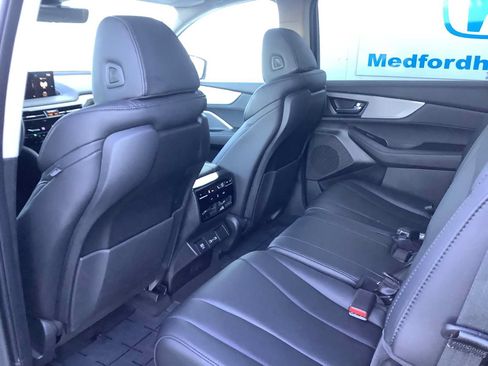 Used 2023 Acura MDX SH-AWD image 12
