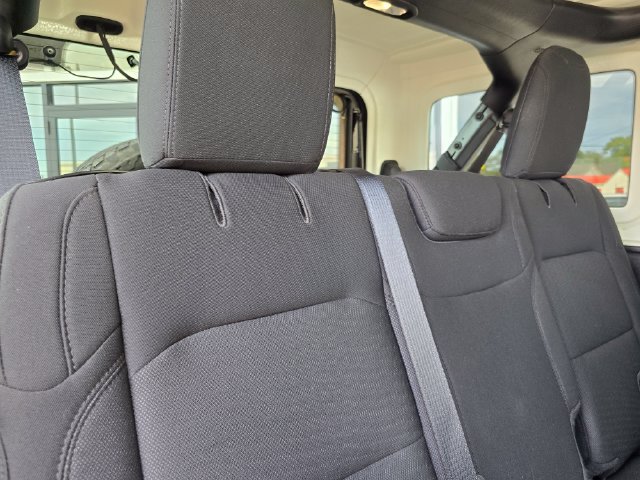 Used 2019 Jeep Wrangler Unlimited Sahara w/ Cold Weather Group AWD/4WD image 34
