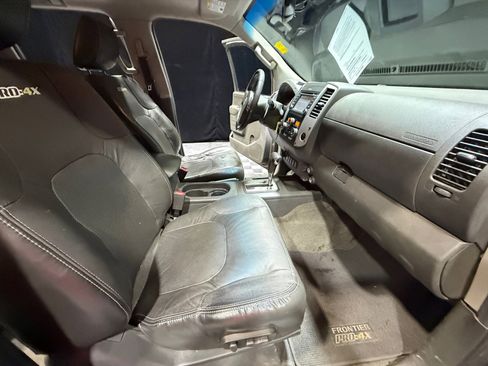Used 2015 Nissan Frontier PRO-4X w/ Pro-4x Luxury Package image 19