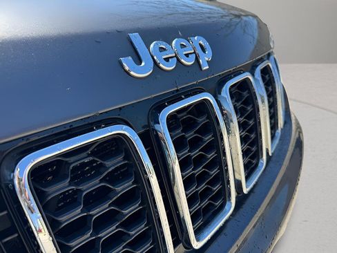 Used 2018 Jeep Grand Cherokee Limited w/ Luxury Group II image 12