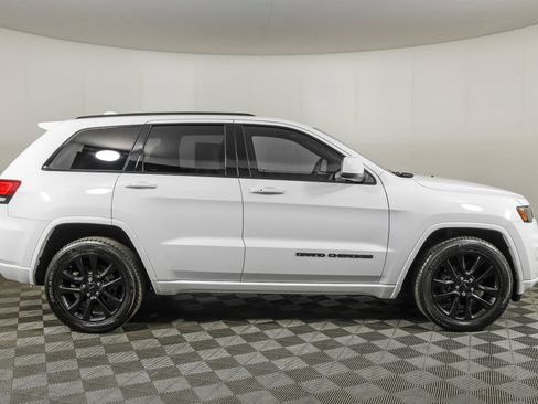 Used 2019 Jeep Grand Cherokee Altitude RWD image 15