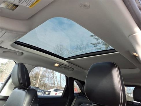 Used 2022 Ford Escape SEL image 11