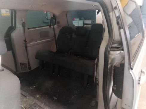 Used 2010 Dodge Grand Caravan SE FWD image 25
