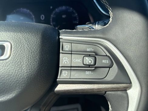 Used 2023 Jeep Grand Cherokee Limited w/ Luxury Tech Group II image 29