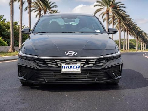 Certified 2025 Hyundai Elantra SEL w/ Cargo Package FWD image 3
