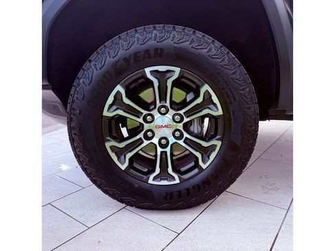 Used 2024 GMC Canyon AT4 AWD/4WD image 31