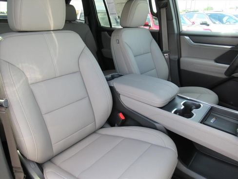 New 2026 GMC Acadia Elevation w/ Elevation Premium Package FWD image 9