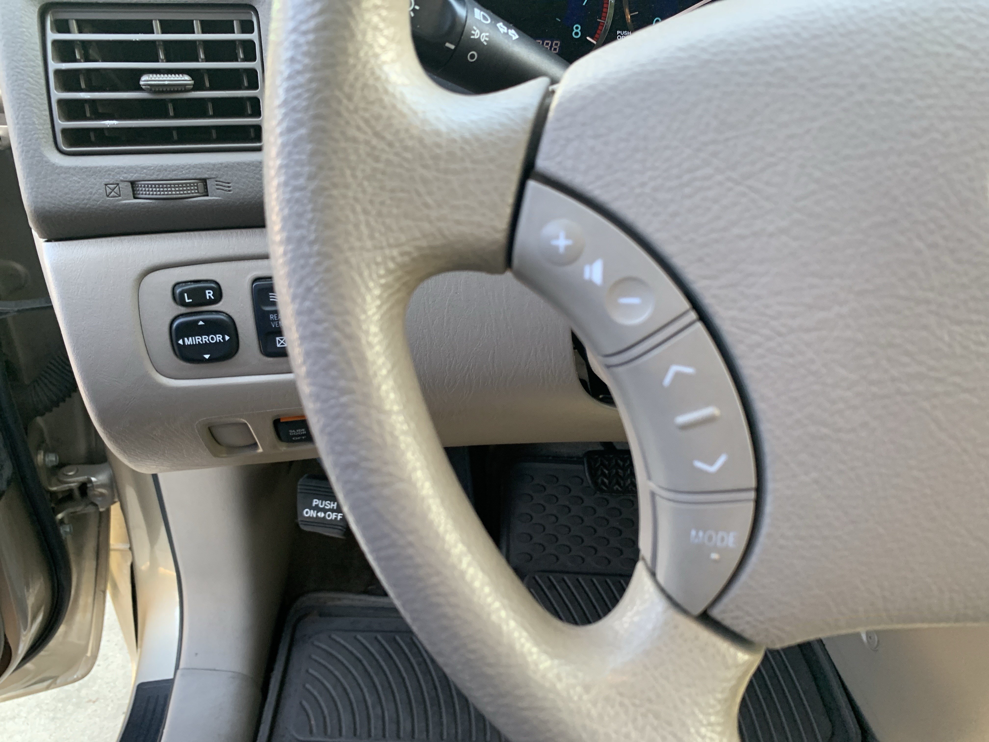 Used 2008 Toyota Sienna LE FWD image 19