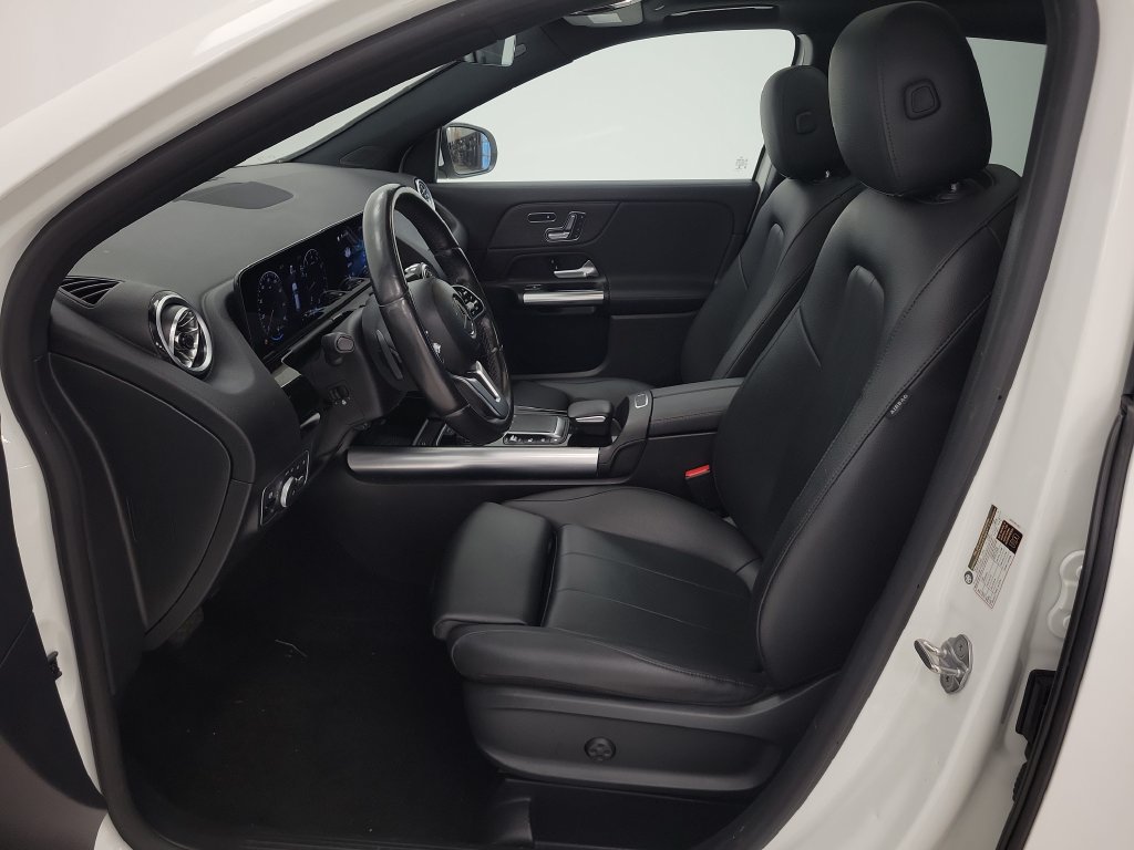 Used 2023 Mercedes-Benz GLA 250 4MATIC w/ Premium Package image 12