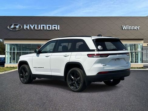 Used 2025 Jeep Grand Cherokee Limited w/ Black Appearance Package image 3