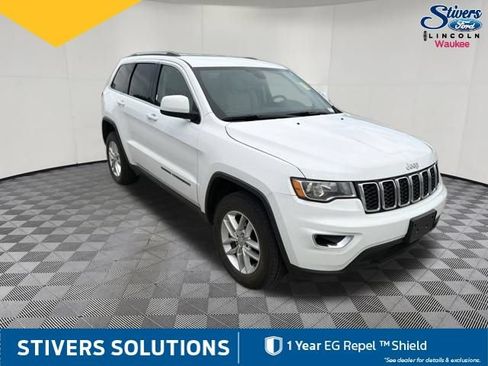 Used 2018 Jeep Grand Cherokee Laredo AWD/4WD image 3