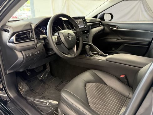 Used 2022 Toyota Camry SE FWD image 8