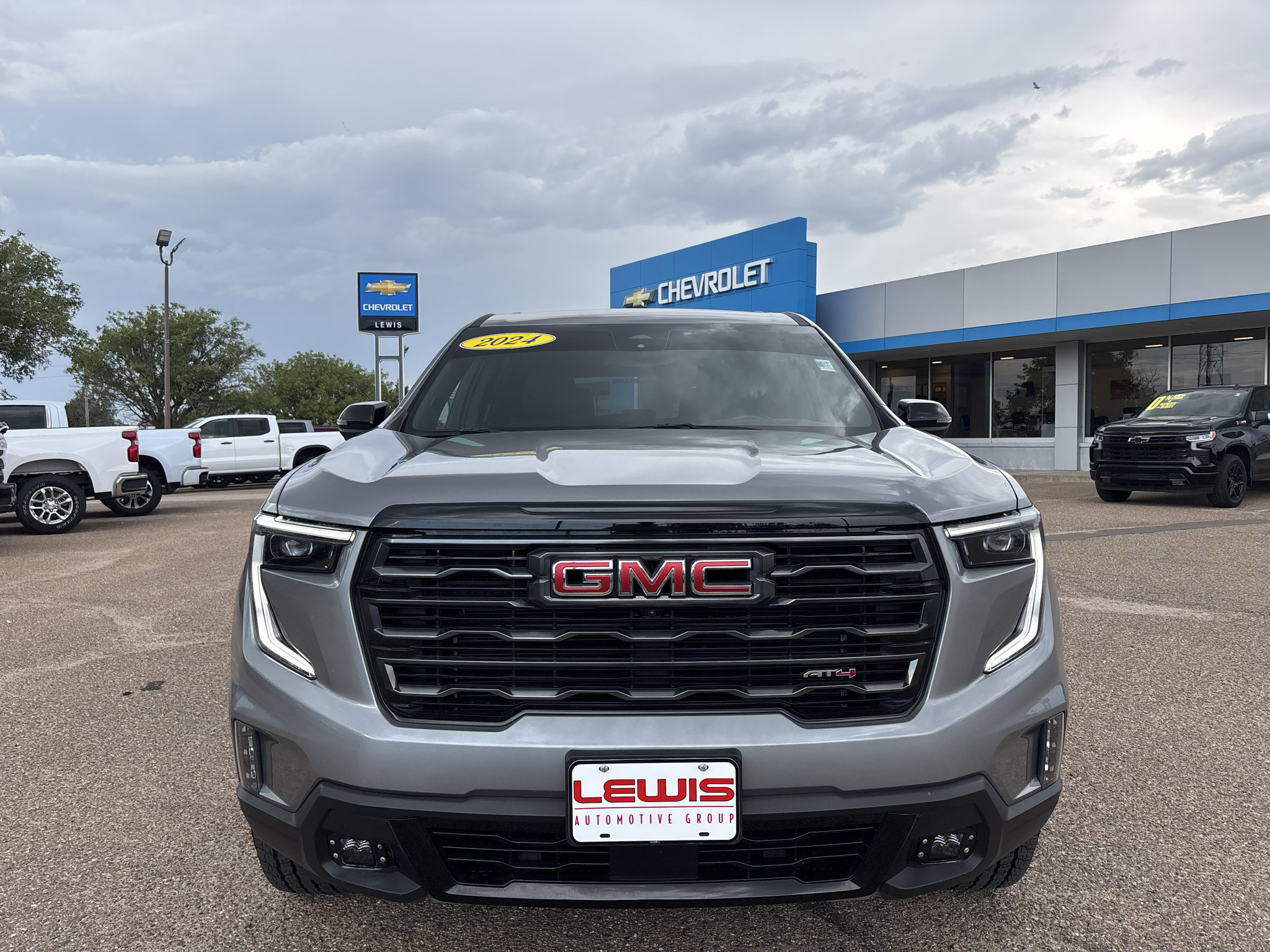 Used 2024 GMC Acadia AT4 w/ Luxury Package AWD/4WD image 3
