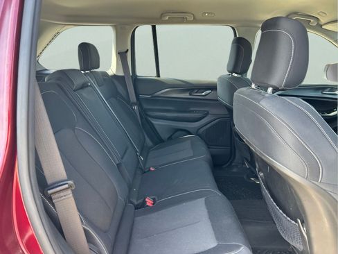 Certified 2023 Jeep Grand Cherokee Laredo AWD/4WD image 11