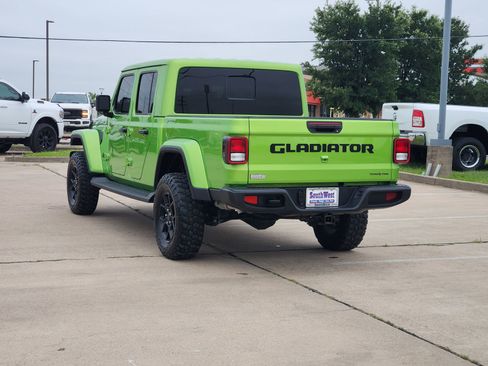 Used 2025 Jeep Gladiator Sport AWD/4WD image 4