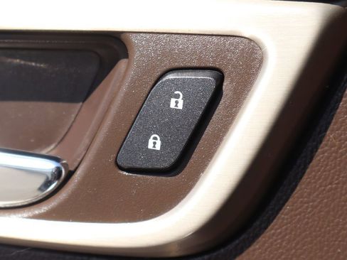 Used 2019 GMC Yukon XL Denali w/ Open Road Package AWD/4WD image 18