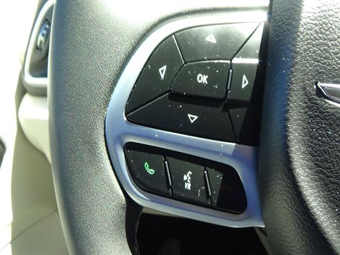 Certified 2024 Chrysler Pacifica Touring-L FWD image 21