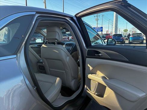 Used 2019 Lincoln MKZ Premiere image 19