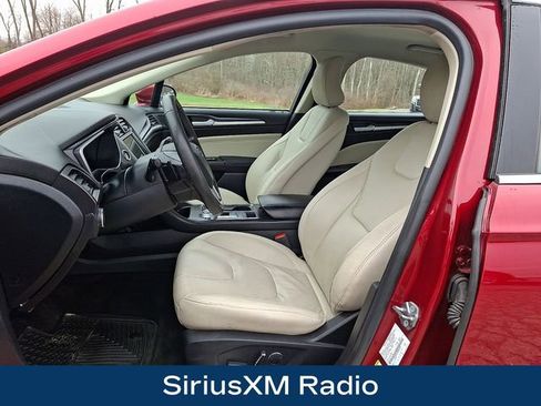 Used 2018 Ford Fusion Titanium image 2