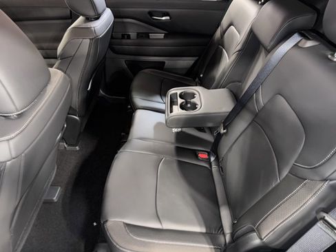 New 2025 Nissan Pathfinder SL image 17