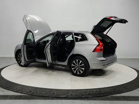Used 2023 Volvo XC60 B5 Plus image 13