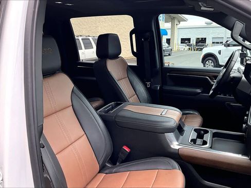 Used 2024 Chevrolet Silverado 3500 High Country w/ High Country Premium Package AWD/4WD image 9