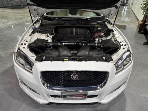 Used 2016 Jaguar XJ R-Sport RWD image 18