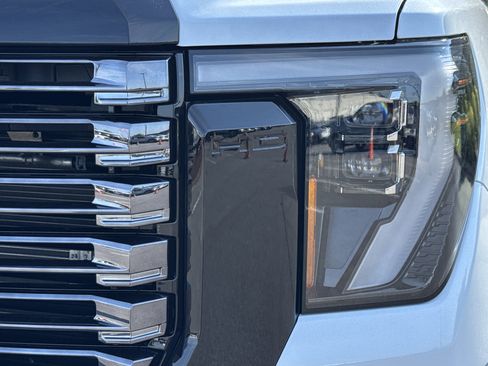 New 2026 GMC Sierra 2500 Denali Ultimate AWD/4WD image 12