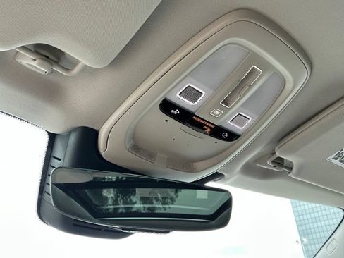Certified 2025 Volvo XC90 B5 Plus AWD/4WD image 21