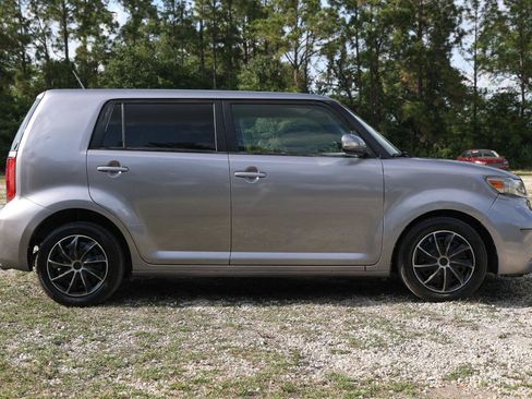 Used 2009 Scion xB FWD image 13