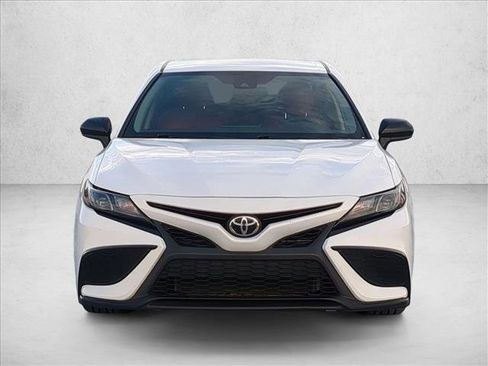 Used 2021 Toyota Camry SE FWD image 2