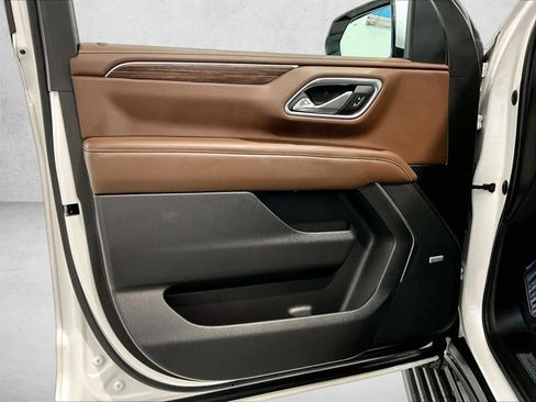 Used 2021 Chevrolet Suburban High Country RWD image 18