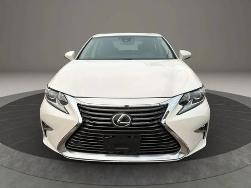 Used 2018 Lexus ES 350 w/ Navigation System Package FWD image 2