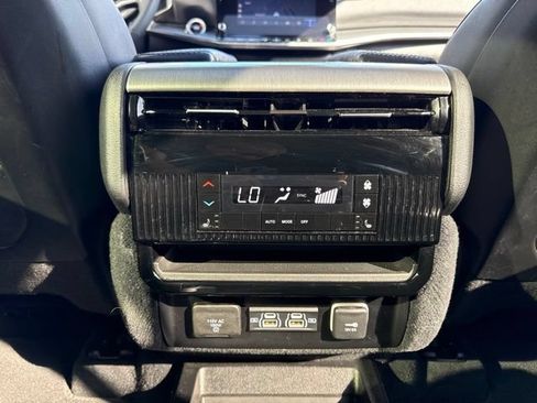 Used 2025 Jeep Wagoneer Series II w/ Premium Group I AWD/4WD image 21