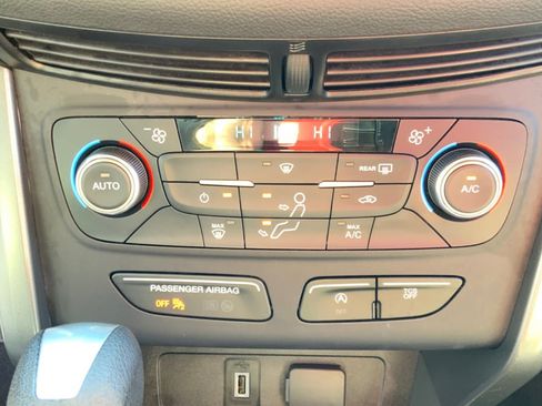 Used 2017 Ford Escape SE image 32