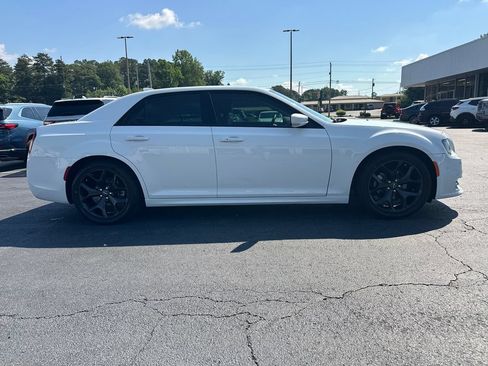 Used 2022 Chrysler 300 Touring L RWD image 5