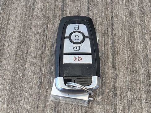 Used 2023 Ford Explorer XLT AWD/4WD image 46