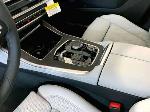 New 2026 BMW X5 xDrive50e w/ Climate Comfort Package image 7