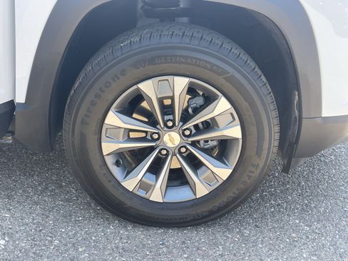 Used 2026 Chevrolet Equinox LT w/ Convenience Package II FWD image 8