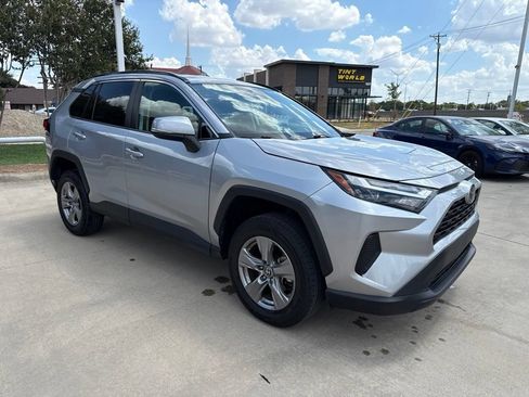 Used 2024 Toyota RAV4 XLE FWD image 9