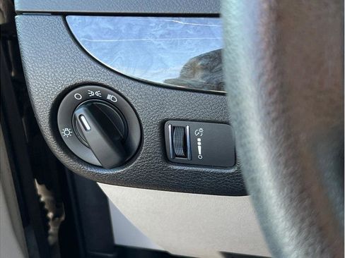 Used 2018 Dodge Grand Caravan SE w/ UConnect Hands-Free Group image 18