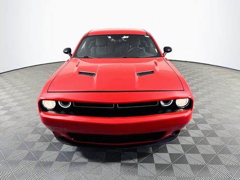 Used 2016 Dodge Challenger SXT RWD image 2