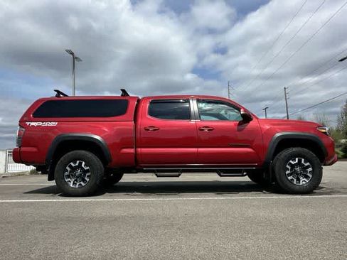 Used 2023 Toyota Tacoma TRD Off-Road w/ Technology Package image 3
