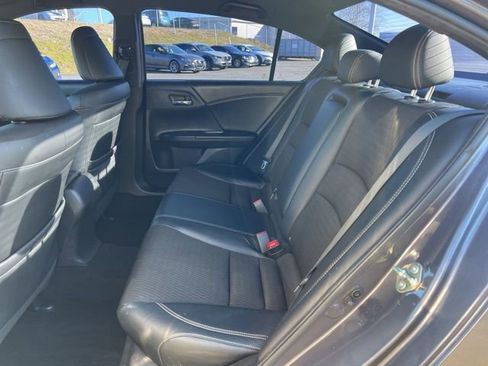 Used 2017 Honda Accord Sport image 12