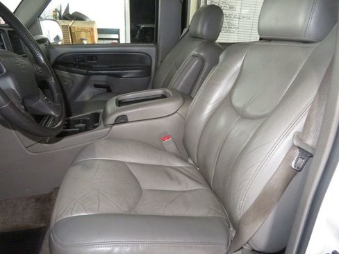 Used 2003 Chevrolet Suburban Z71 AWD/4WD image 21